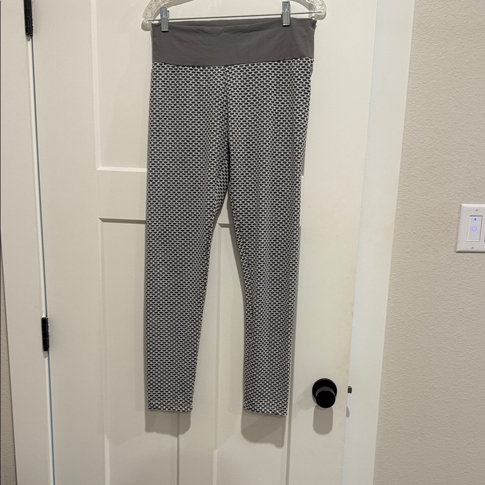 Amazon Gray and Black Patterned Leggings